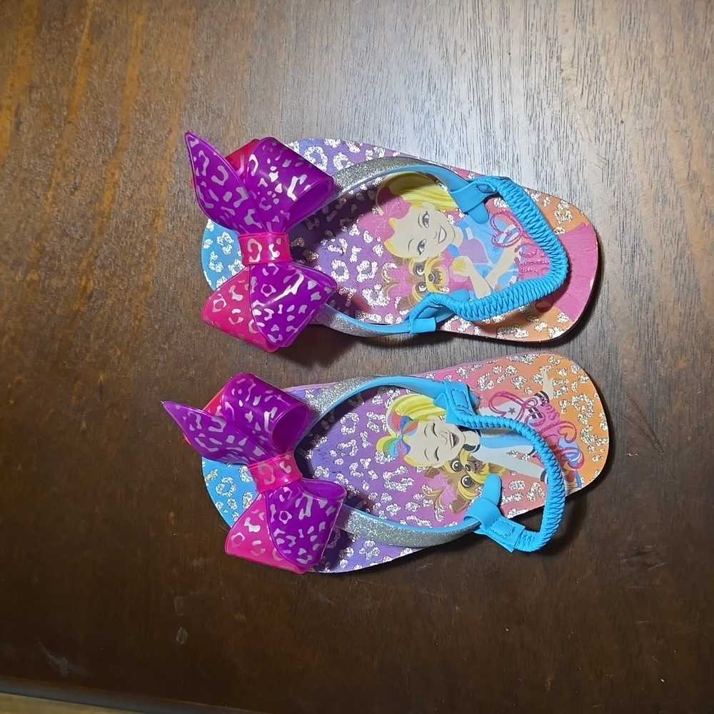 JoJo Siwa flip flops size 7/8‎